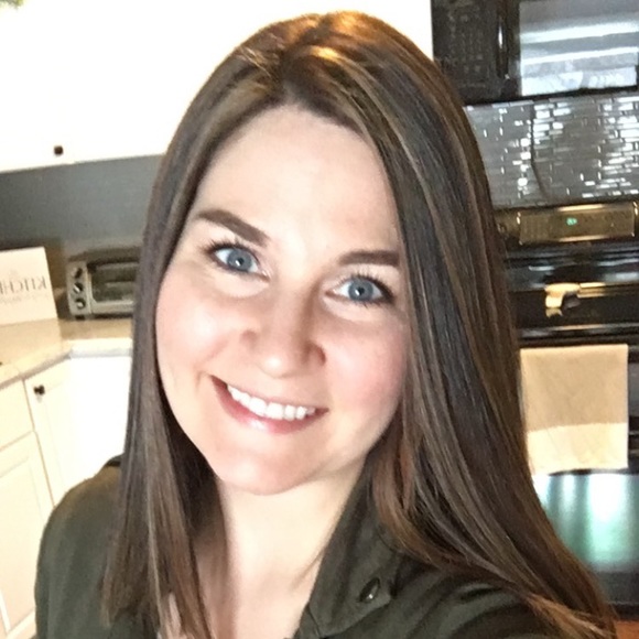 Meet your Posher, Karlene - Picture 1 of 1